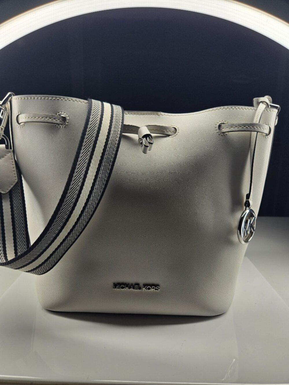 Michael Kors White Bucket Shoulder Bag 👜✨